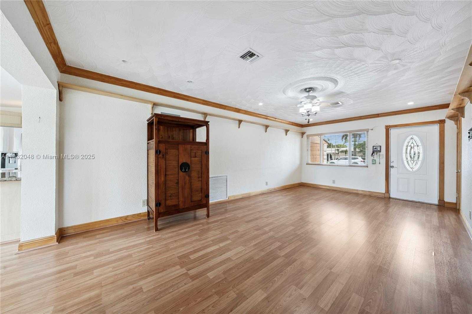 Small Image of 1328 MANGO ISLE, Fort Lauderdale Number 15