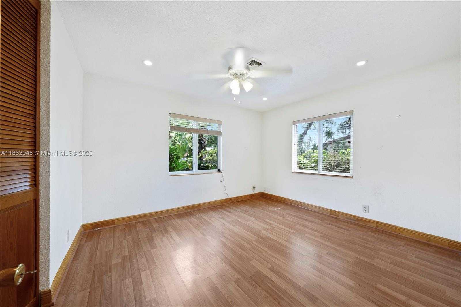 Small Image of 1328 MANGO ISLE, Fort Lauderdale Number 16