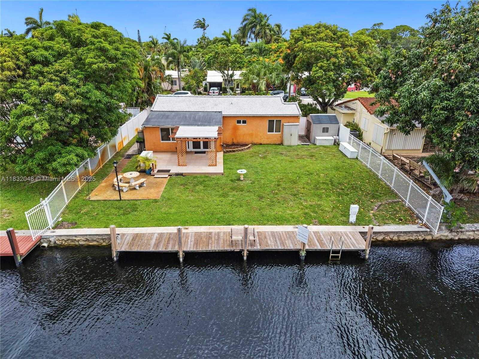Small Image of 1328 MANGO ISLE, Fort Lauderdale Number 2