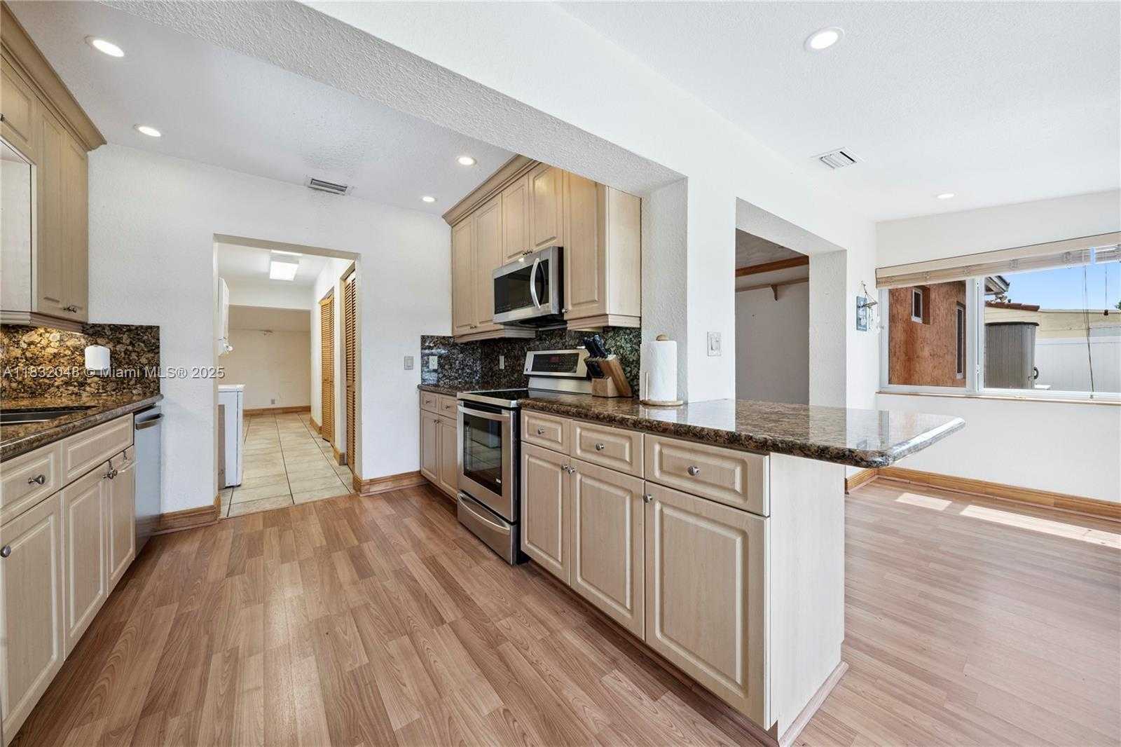 Small Image of 1328 MANGO ISLE, Fort Lauderdale Number 23