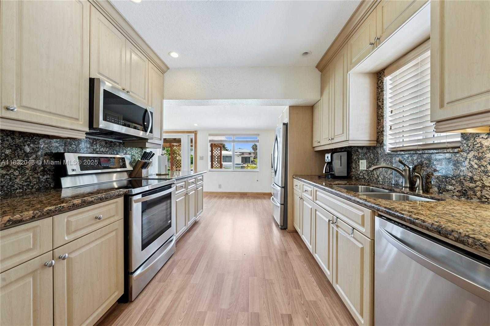 Small Image of 1328 MANGO ISLE, Fort Lauderdale Number 24