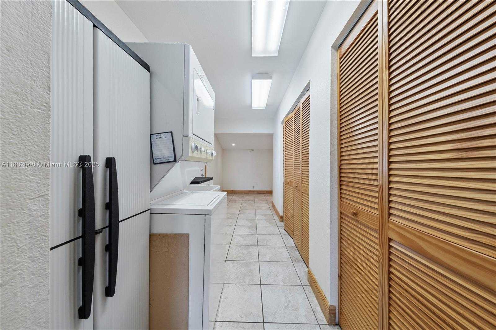 Small Image of 1328 MANGO ISLE, Fort Lauderdale Number 25