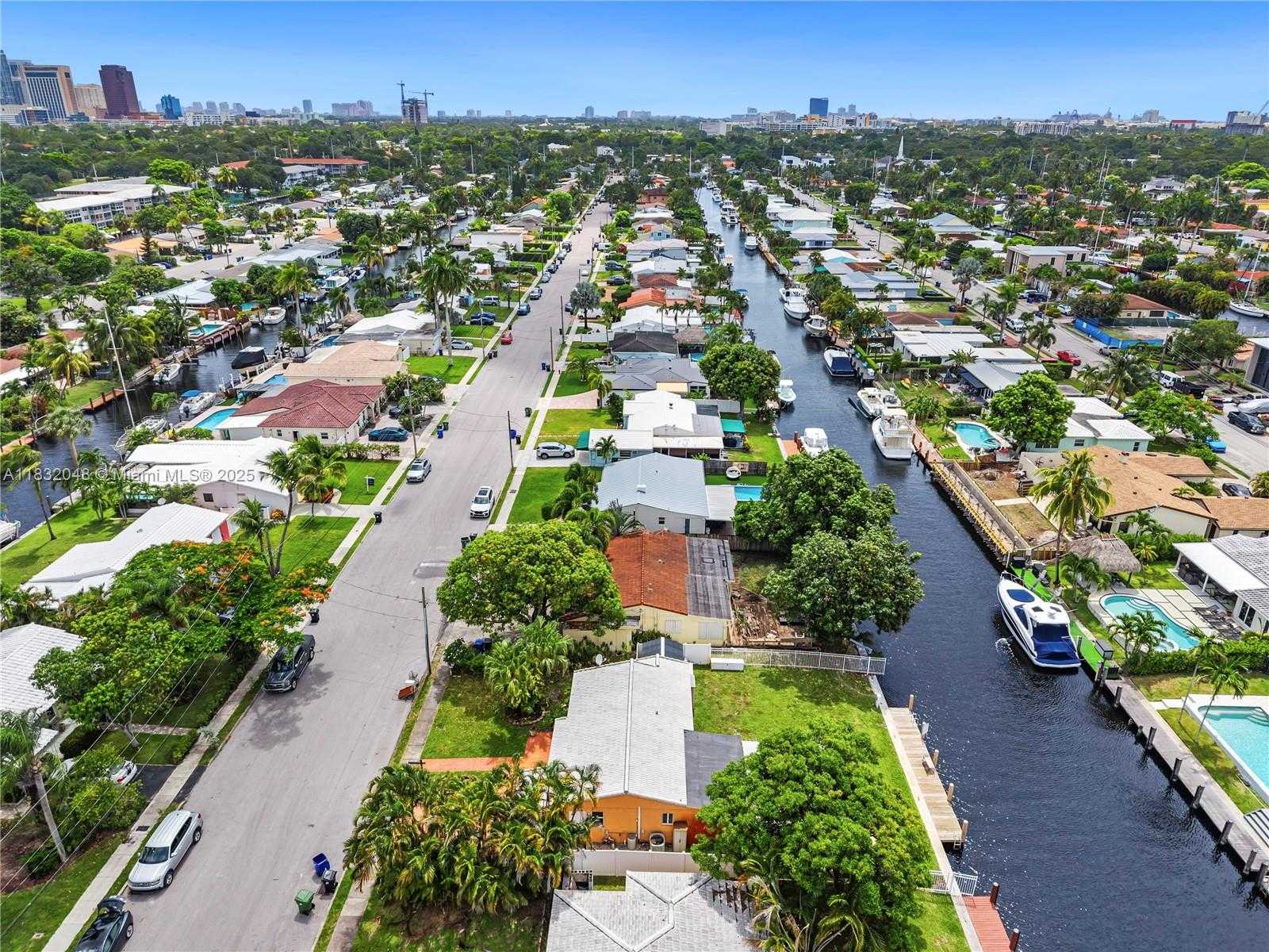 Small Image of 1328 MANGO ISLE, Fort Lauderdale Number 29