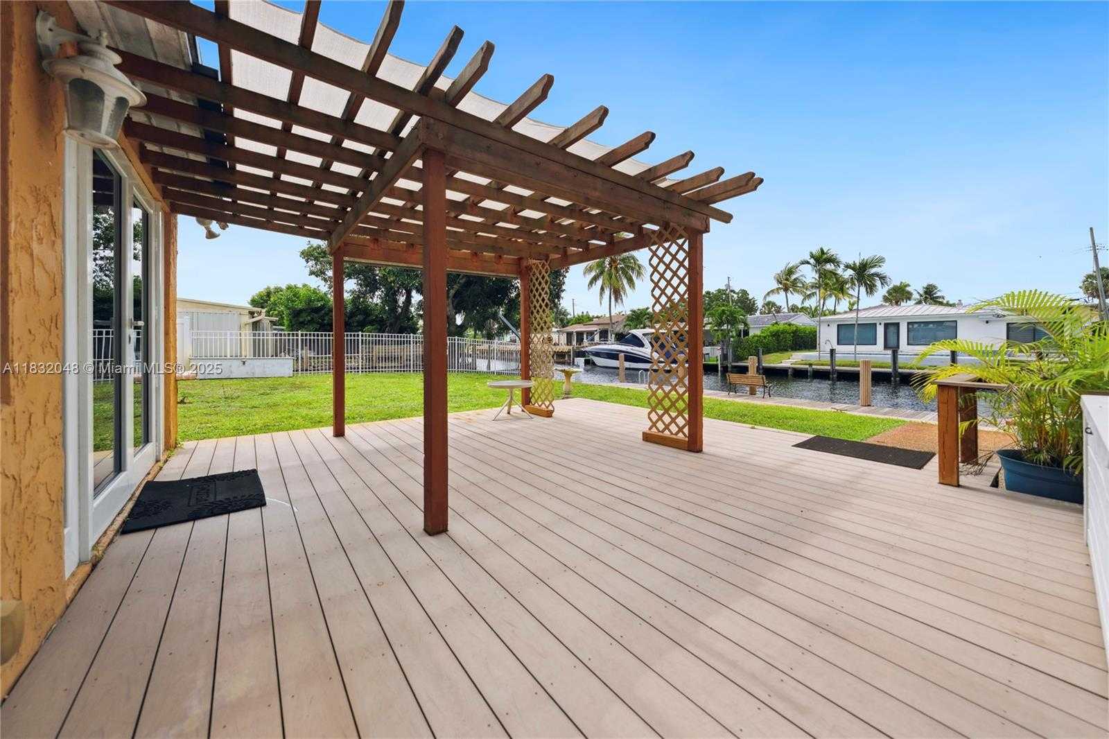 Small Image of 1328 MANGO ISLE, Fort Lauderdale Number 3