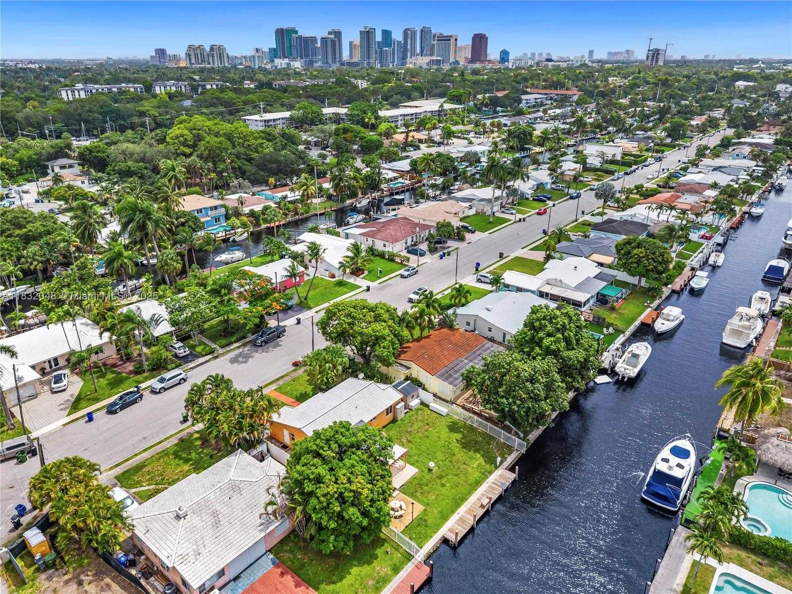 Small Image of 1328 MANGO ISLE, Fort Lauderdale Number 30