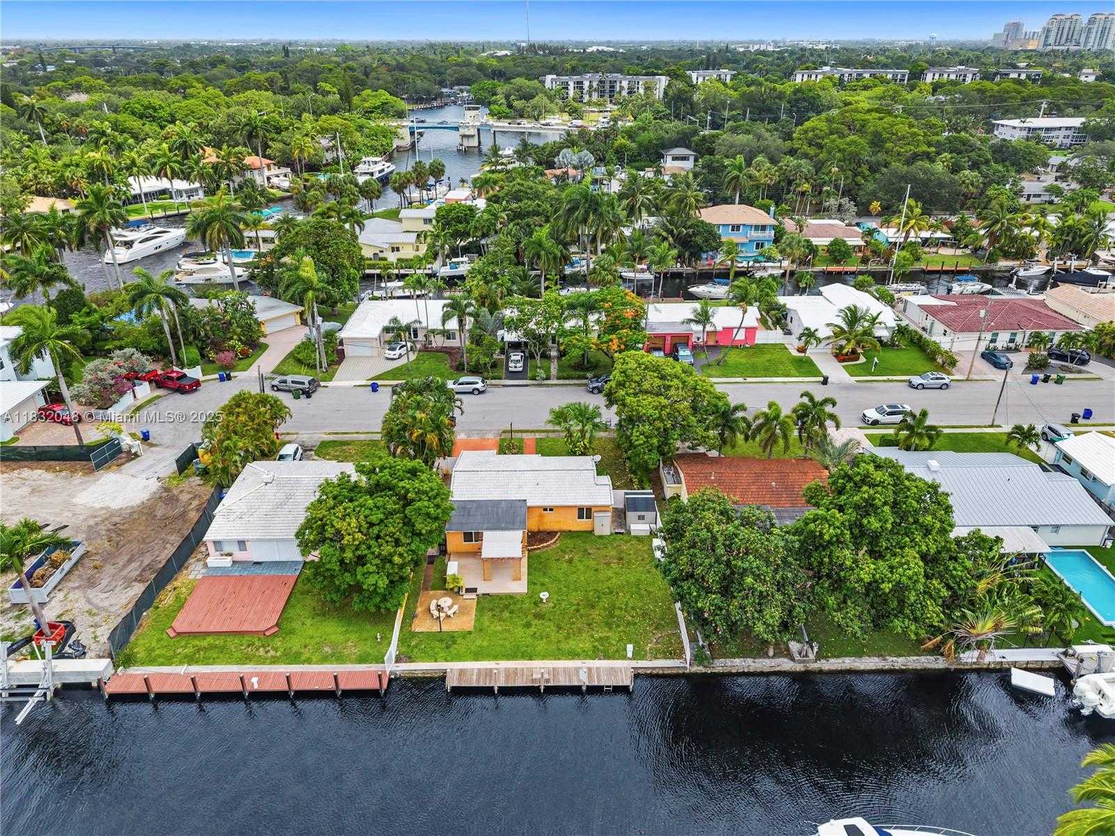 Small Image of 1328 MANGO ISLE, Fort Lauderdale Number 31