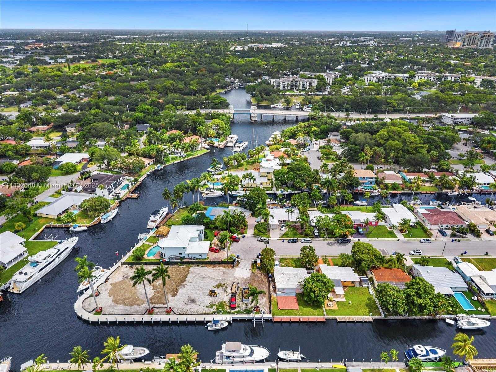 Small Image of 1328 MANGO ISLE, Fort Lauderdale Number 35