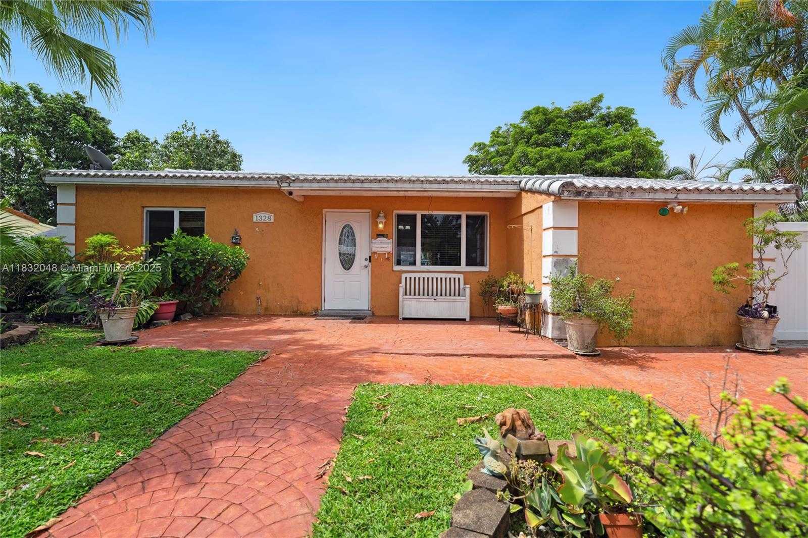Small Image of 1328 MANGO ISLE, Fort Lauderdale Number 38