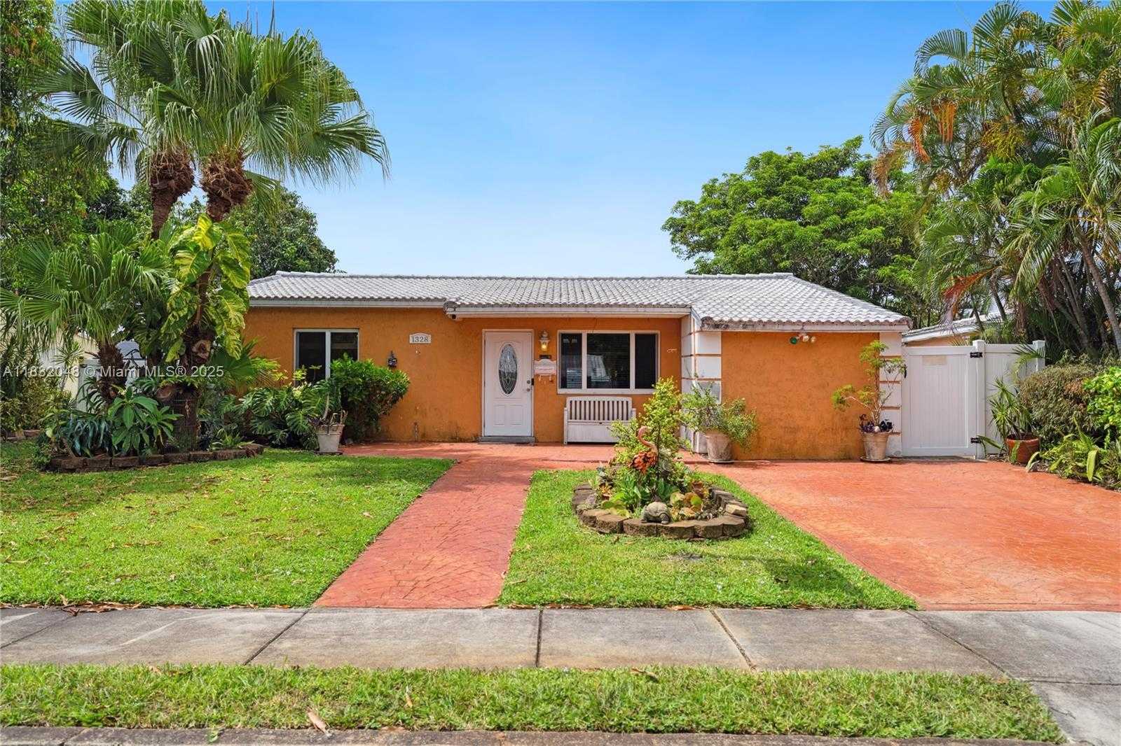 Small Image of 1328 MANGO ISLE, Fort Lauderdale Number 5