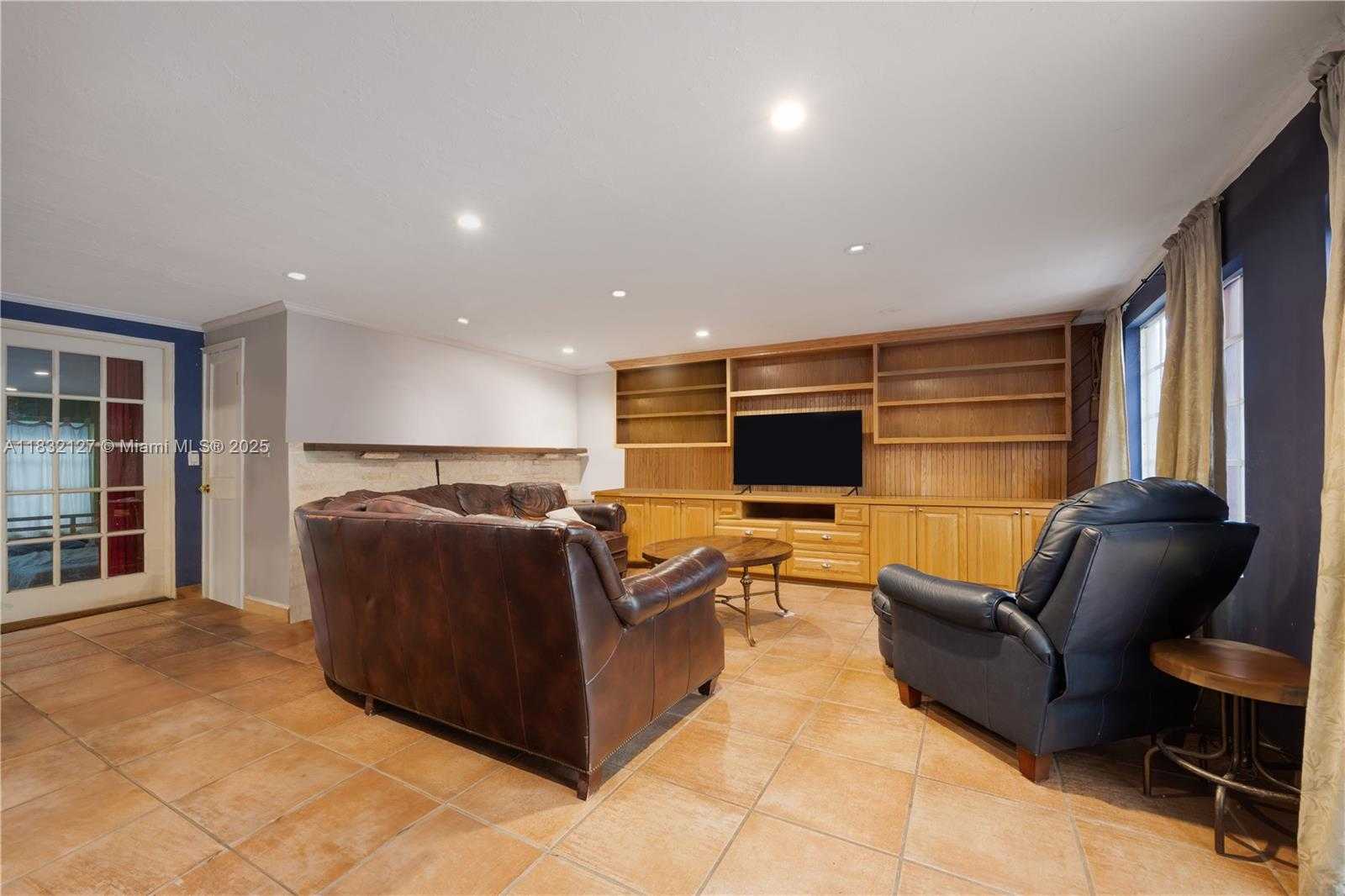 Small Image of 6400 SOUTH WEST 81ST ST, Miami Number 5
