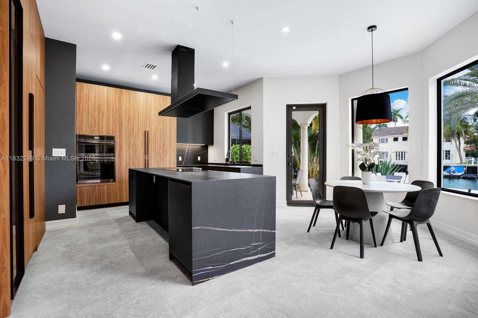 Small Image of 168 FIESTA WAY, Fort Lauderdale Number 2