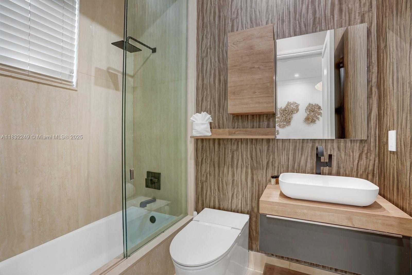 Small Image of 168 FIESTA WAY, Fort Lauderdale Number 24