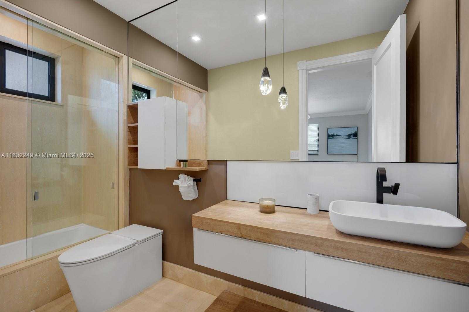 Small Image of 168 FIESTA WAY, Fort Lauderdale Number 29