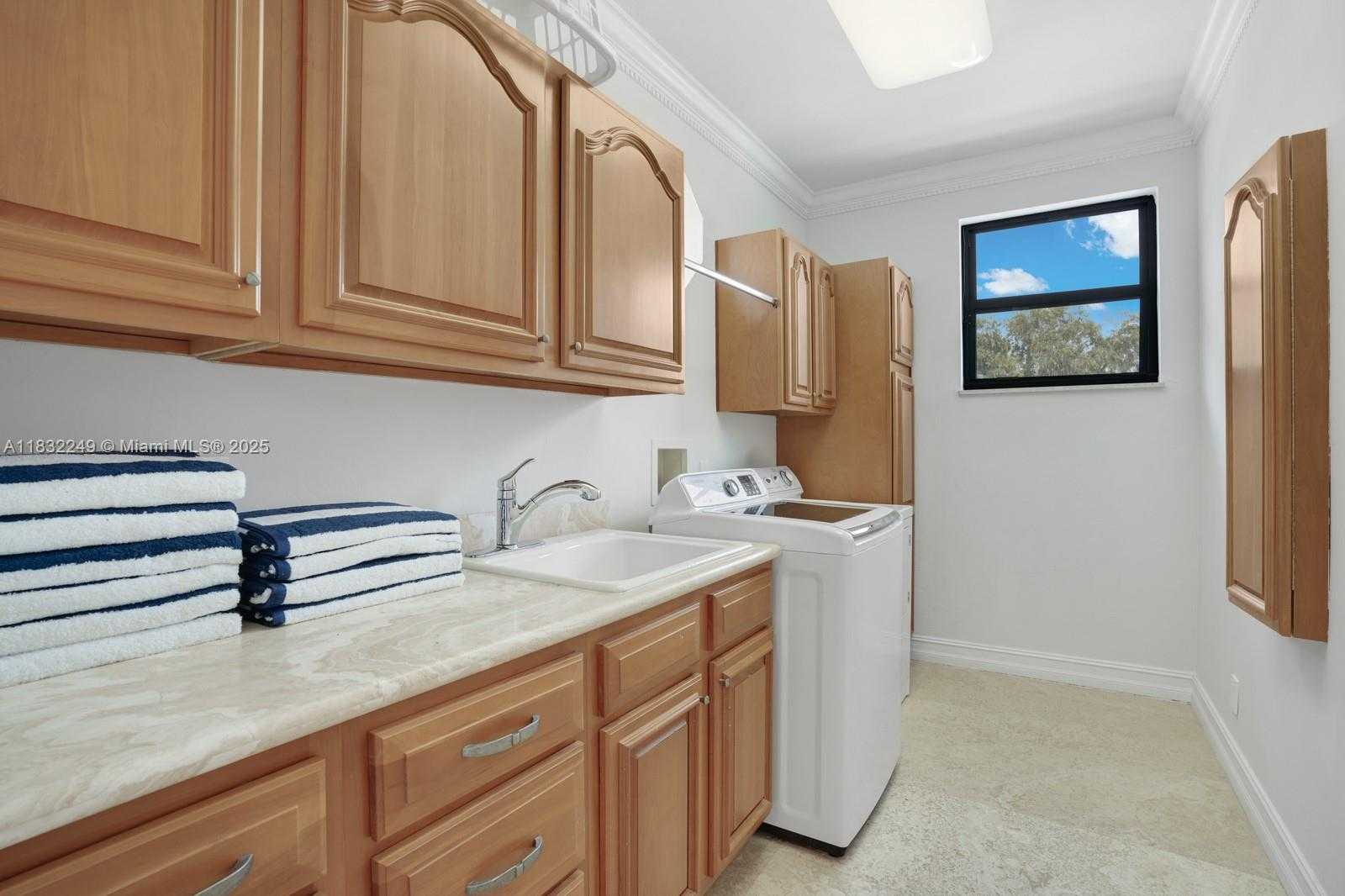 Small Image of 168 FIESTA WAY, Fort Lauderdale Number 32