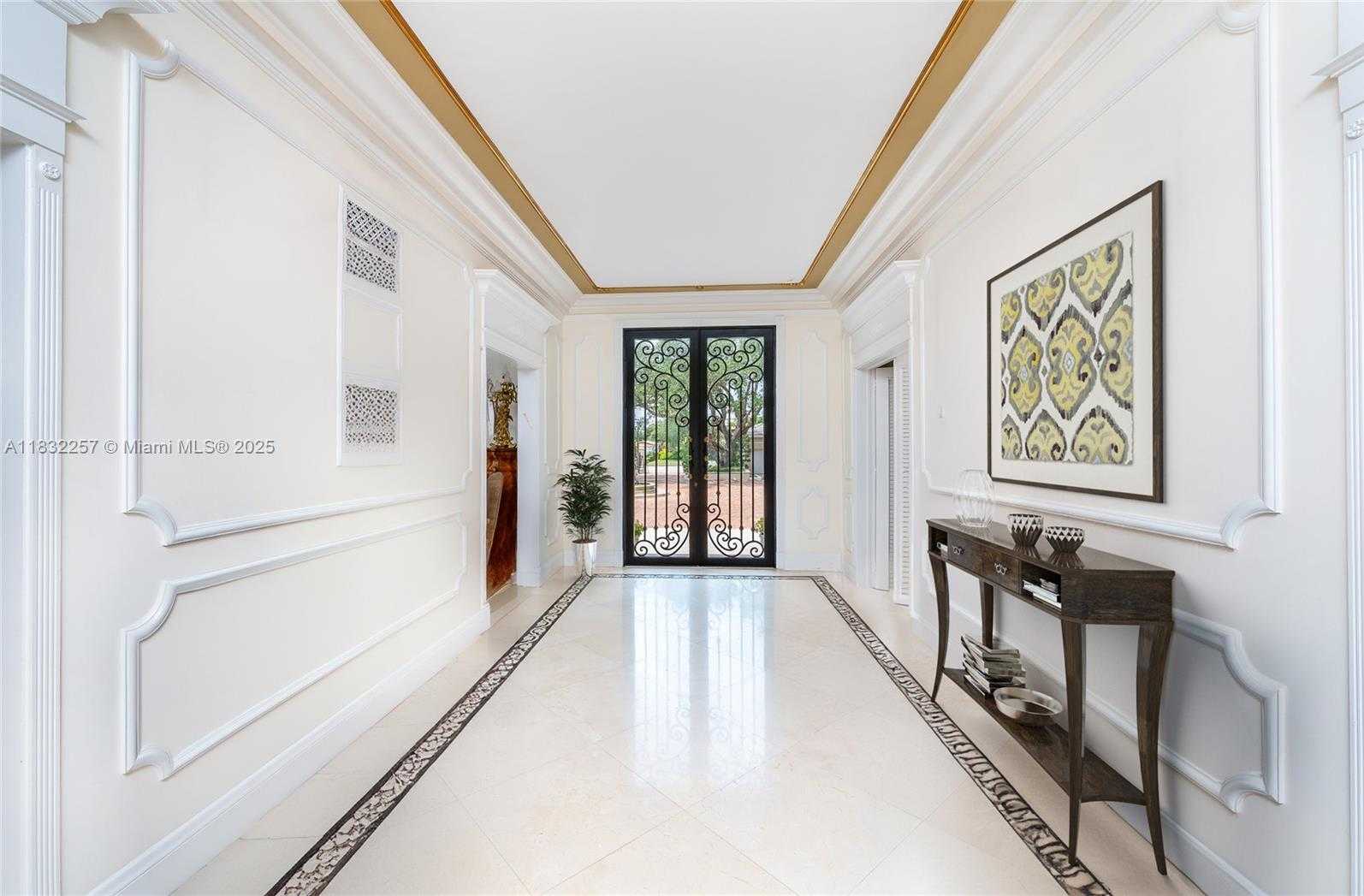 Small Image of 4539 PINE TREE DR, Miami Beach Number 10