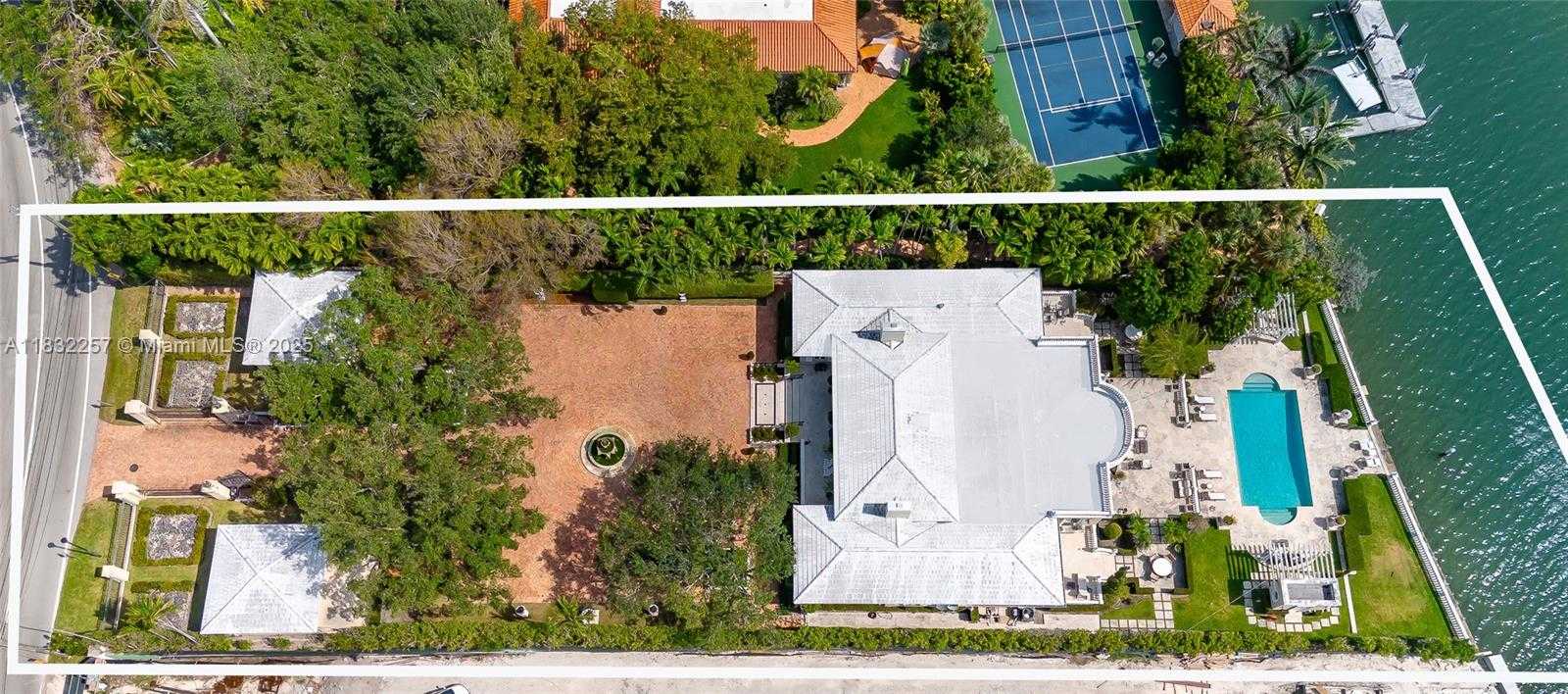Small Image of 4539 PINE TREE DR, Miami Beach Number 2