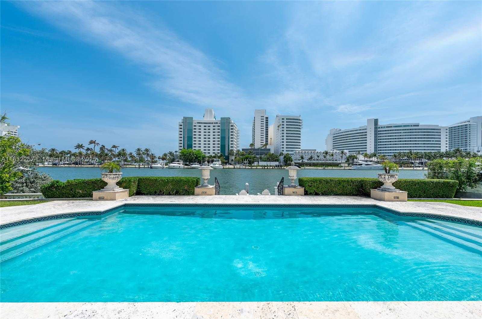 Small Image of 4539 PINE TREE DR, Miami Beach Number 8