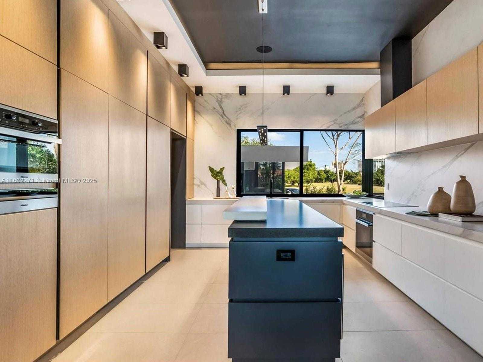 Small Image of 2456 PRAIRIE AVE, Miami Beach Number 10