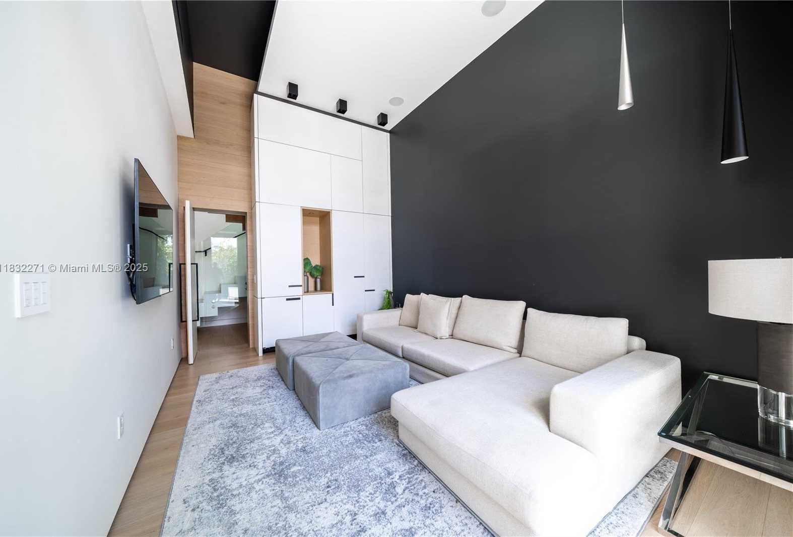 Small Image of 2456 PRAIRIE AVE, Miami Beach Number 14