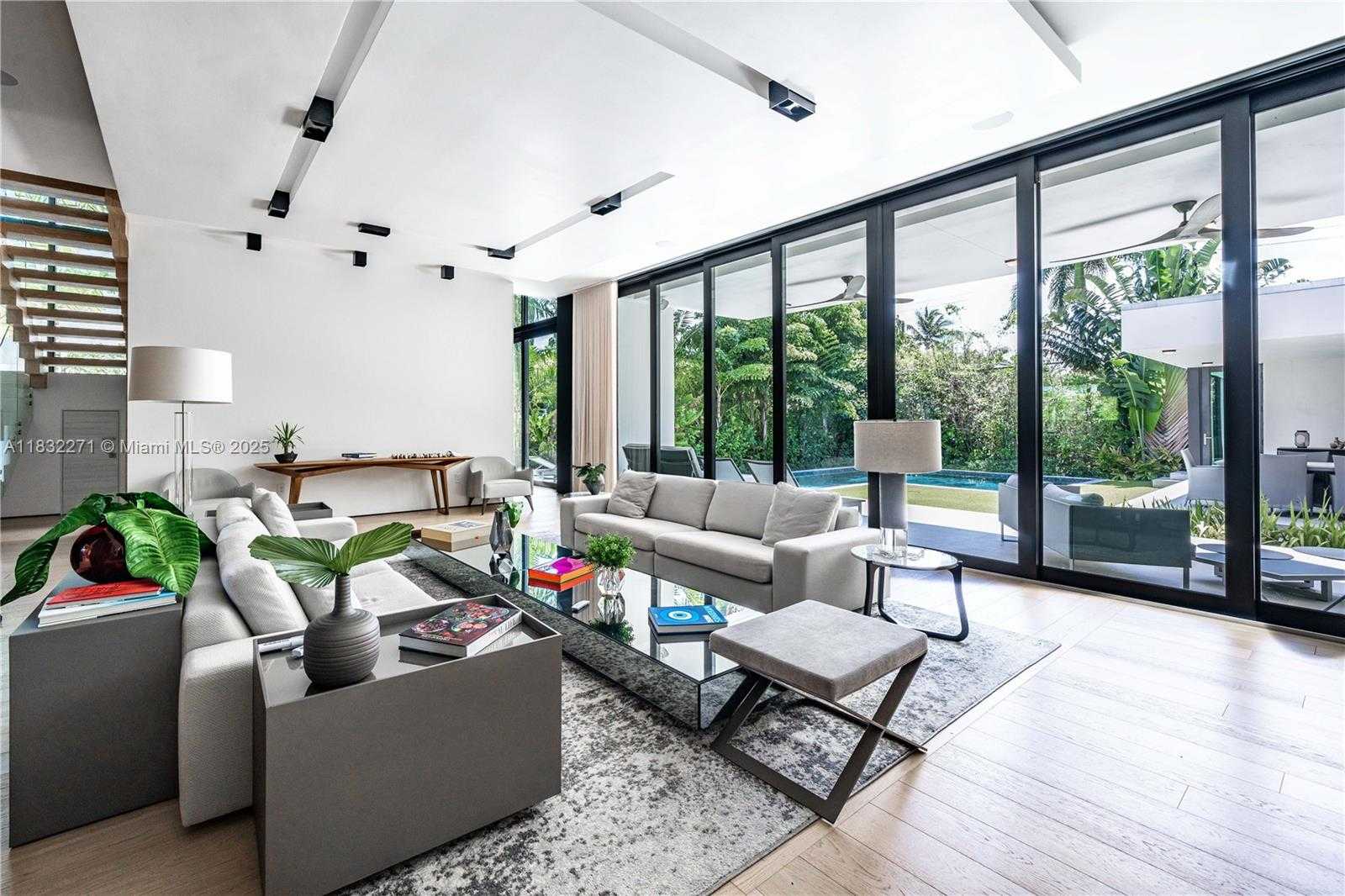 Small Image of 2456 PRAIRIE AVE, Miami Beach Number 15
