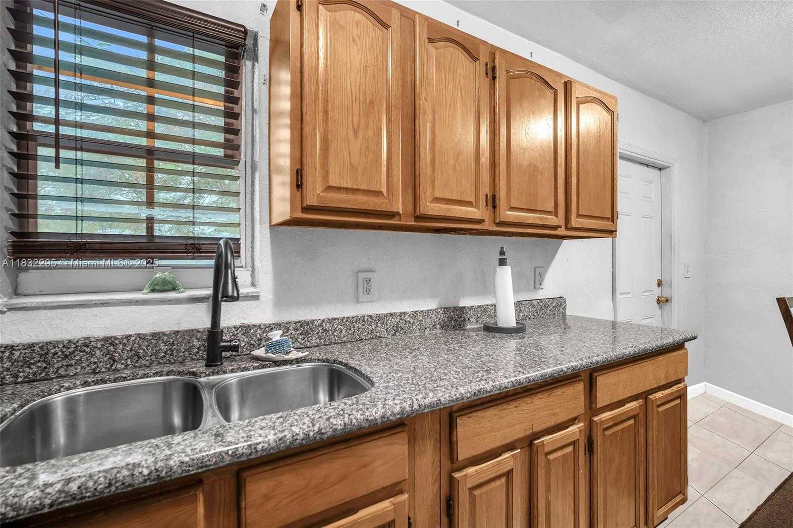 Small Image of 3010 NORTH WEST 171ST TER, Miami Gardens Number 11