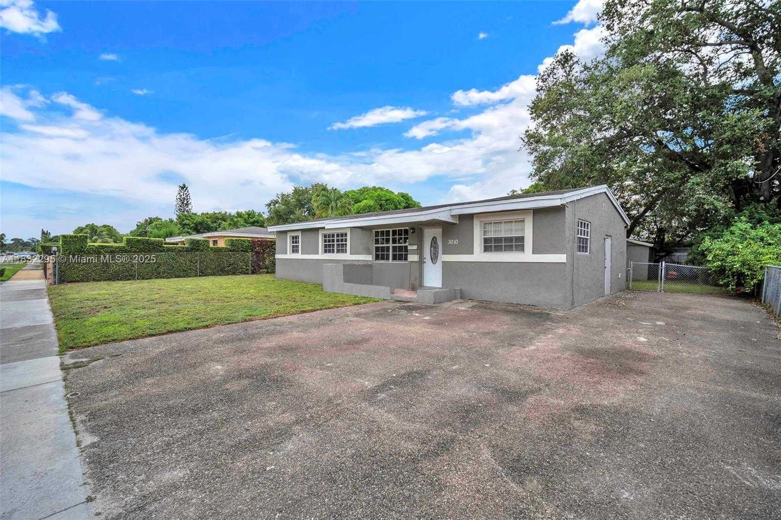 Small Image of 3010 NORTH WEST 171ST TER, Miami Gardens Number 3