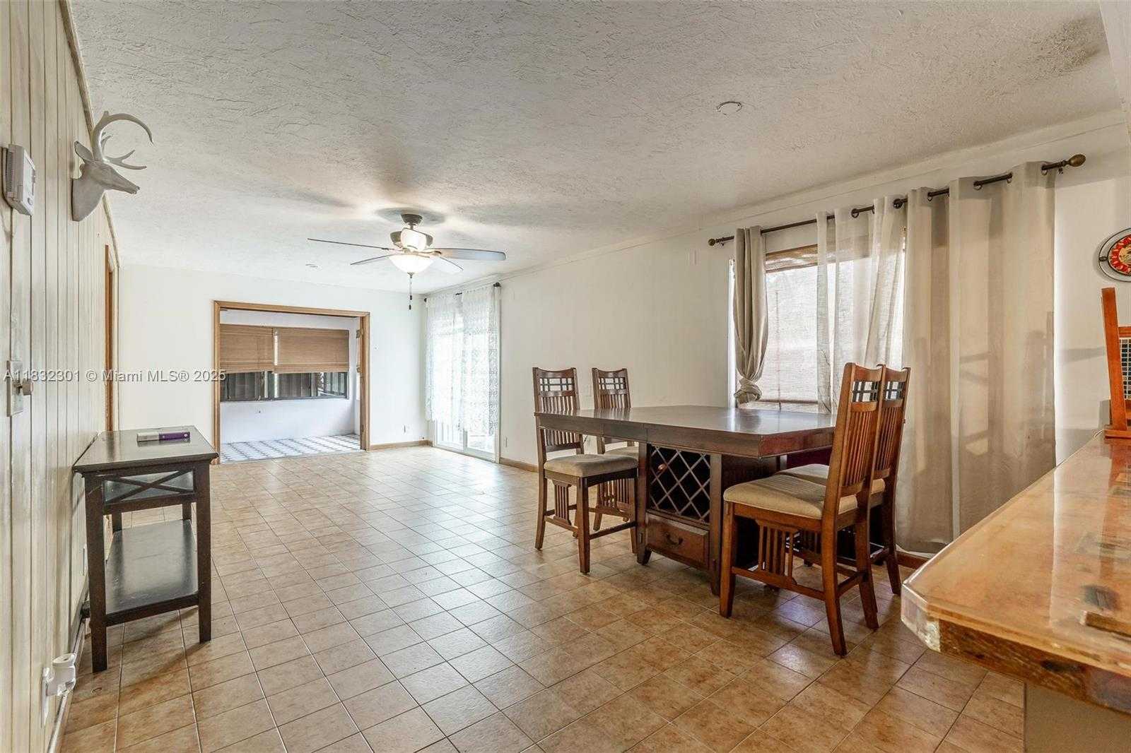 Small Image of 576 MARSHALL RD, West Palm Beach Number 17