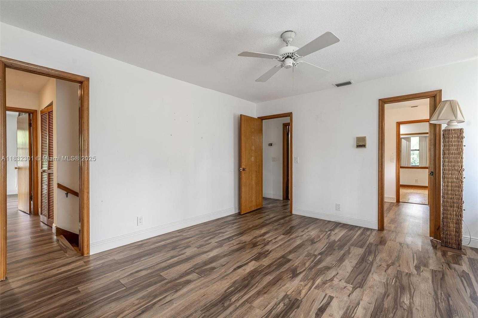 Small Image of 576 MARSHALL RD, West Palm Beach Number 19