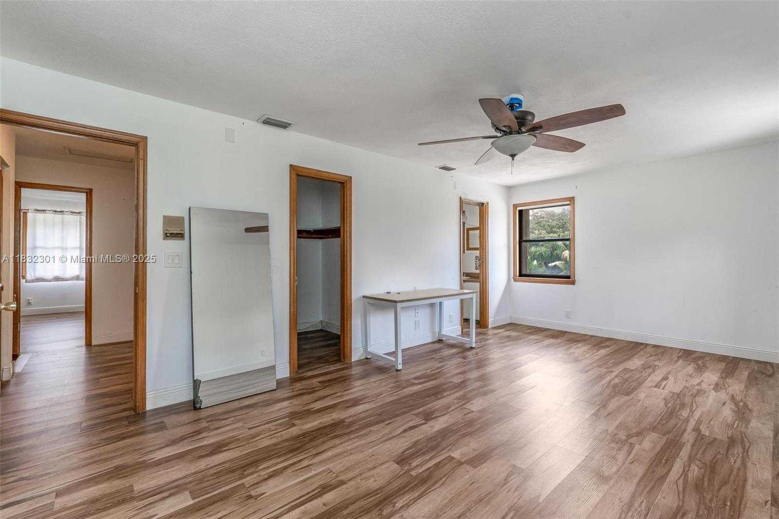 Small Image of 576 MARSHALL RD, West Palm Beach Number 23