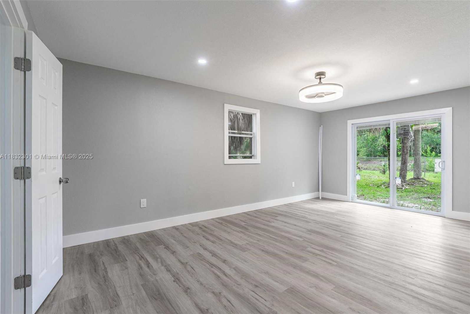 Small Image of 576 MARSHALL RD, West Palm Beach Number 24