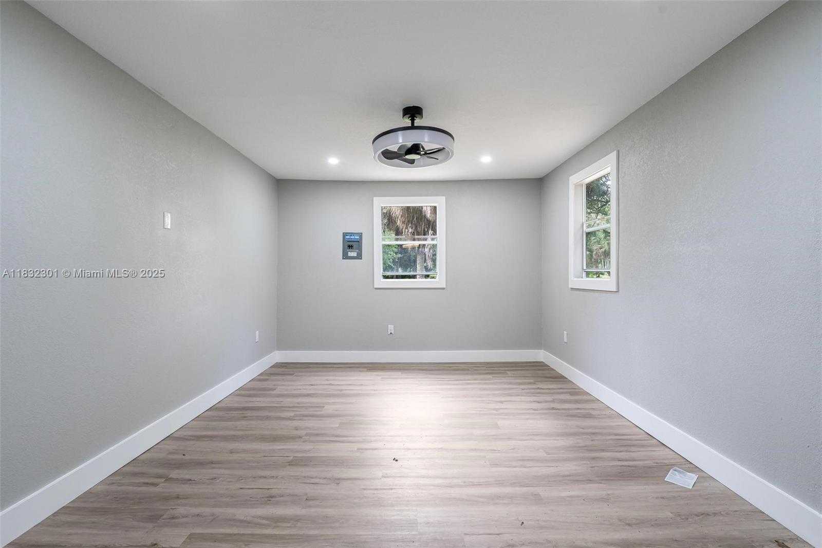 Small Image of 576 MARSHALL RD, West Palm Beach Number 25