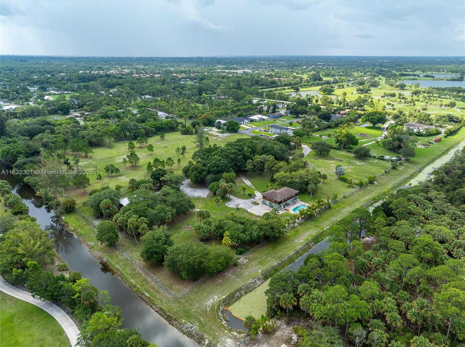 Small Image of 576 MARSHALL RD, West Palm Beach Number 3