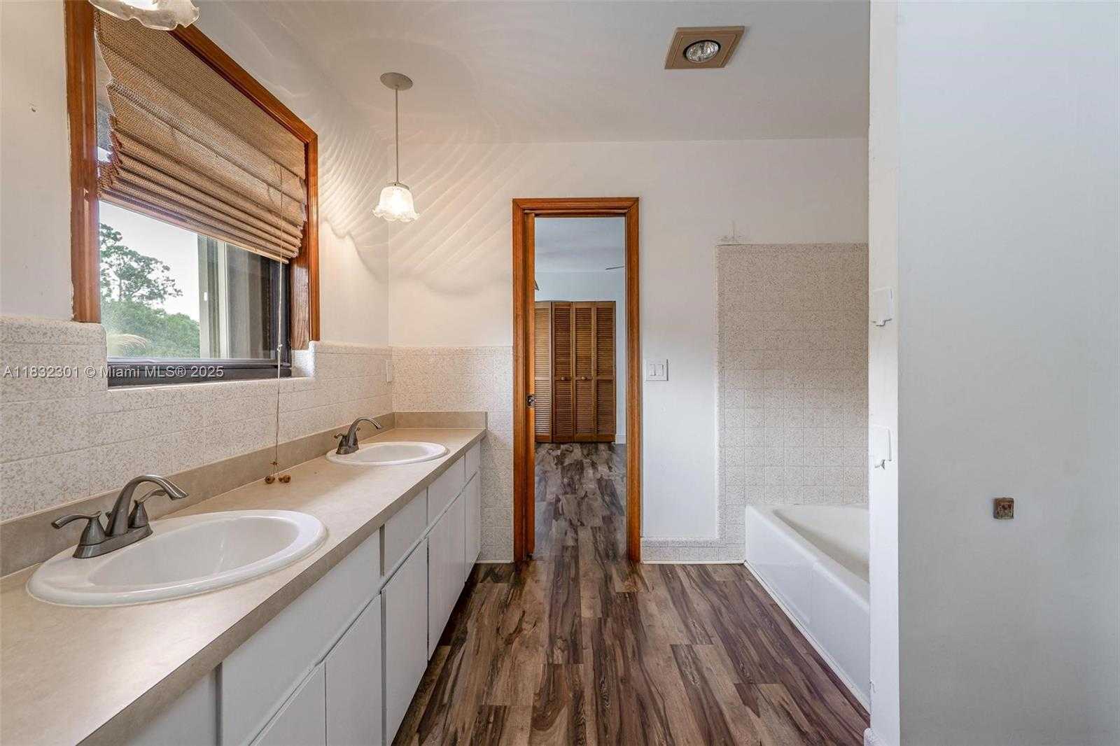 Small Image of 576 MARSHALL RD, West Palm Beach Number 31