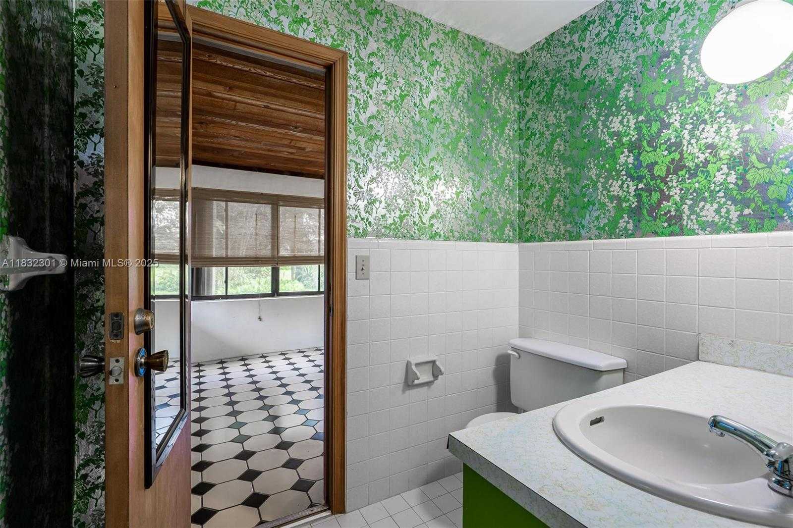 Small Image of 576 MARSHALL RD, West Palm Beach Number 32