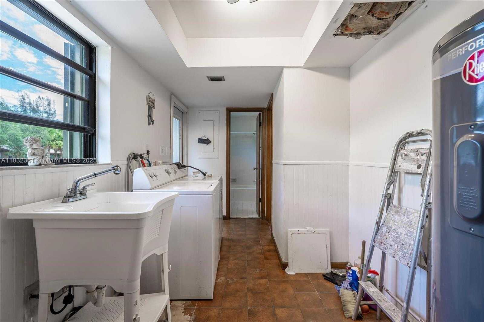 Small Image of 576 MARSHALL RD, West Palm Beach Number 33