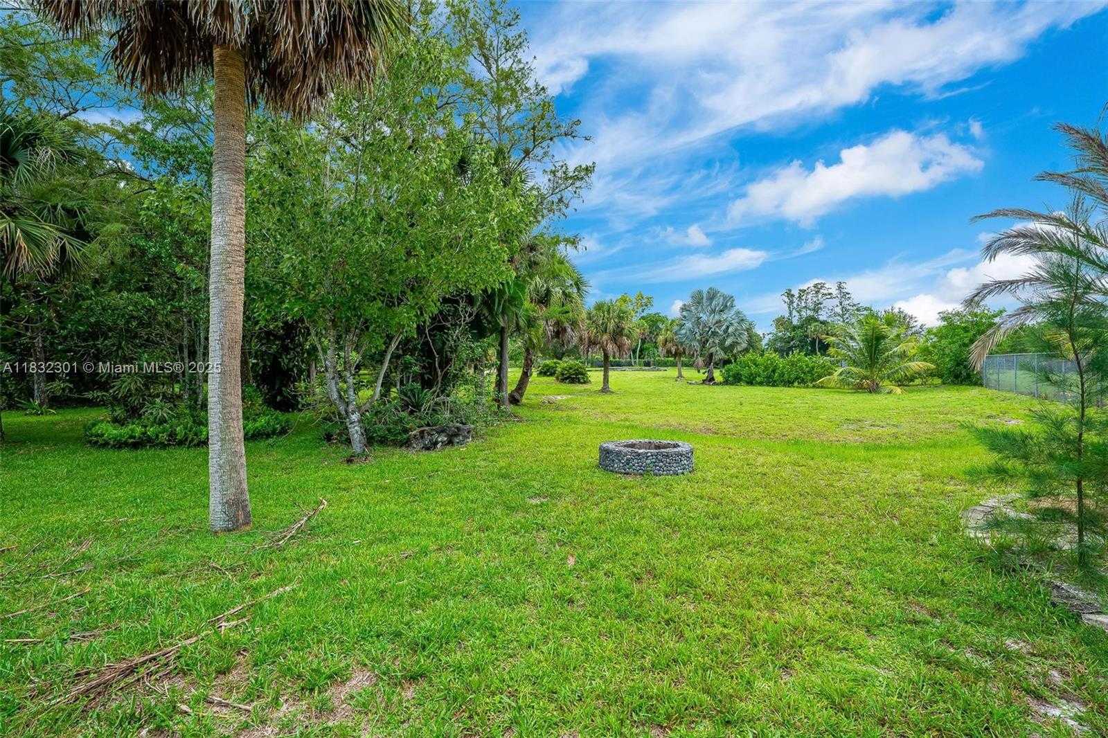 Small Image of 576 MARSHALL RD, West Palm Beach Number 39