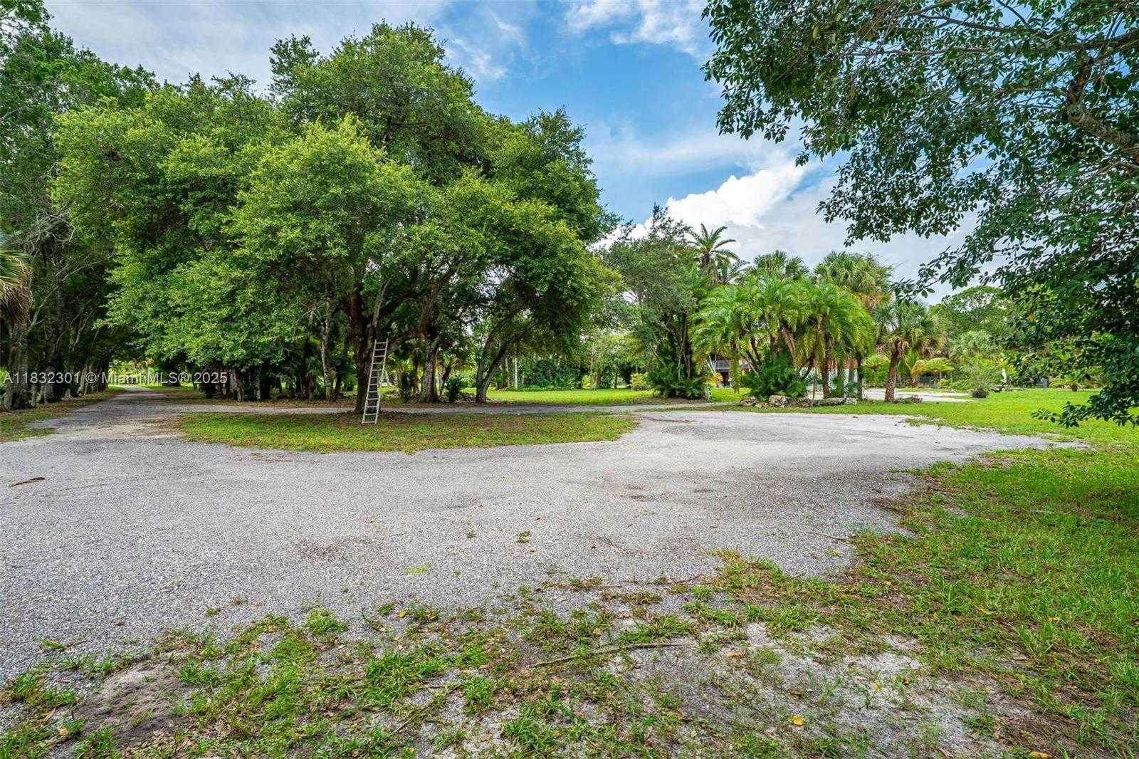 Small Image of 576 MARSHALL RD, West Palm Beach Number 42