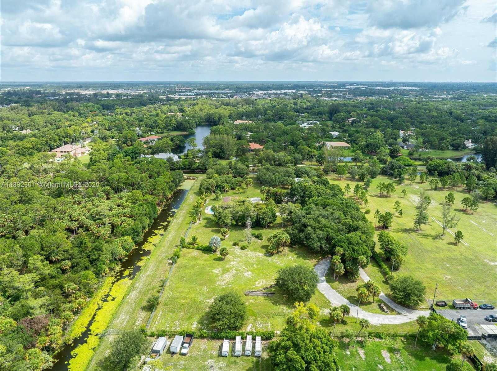 Small Image of 576 MARSHALL RD, West Palm Beach Number 43