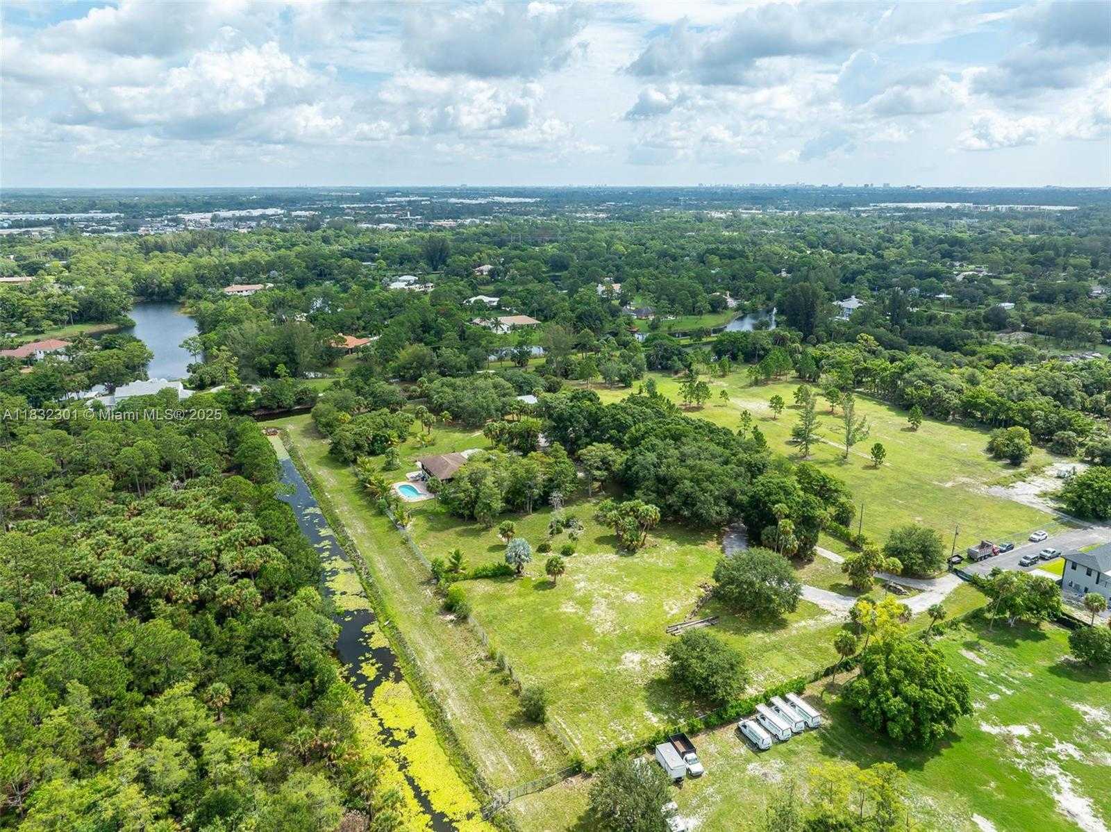 Small Image of 576 MARSHALL RD, West Palm Beach Number 44