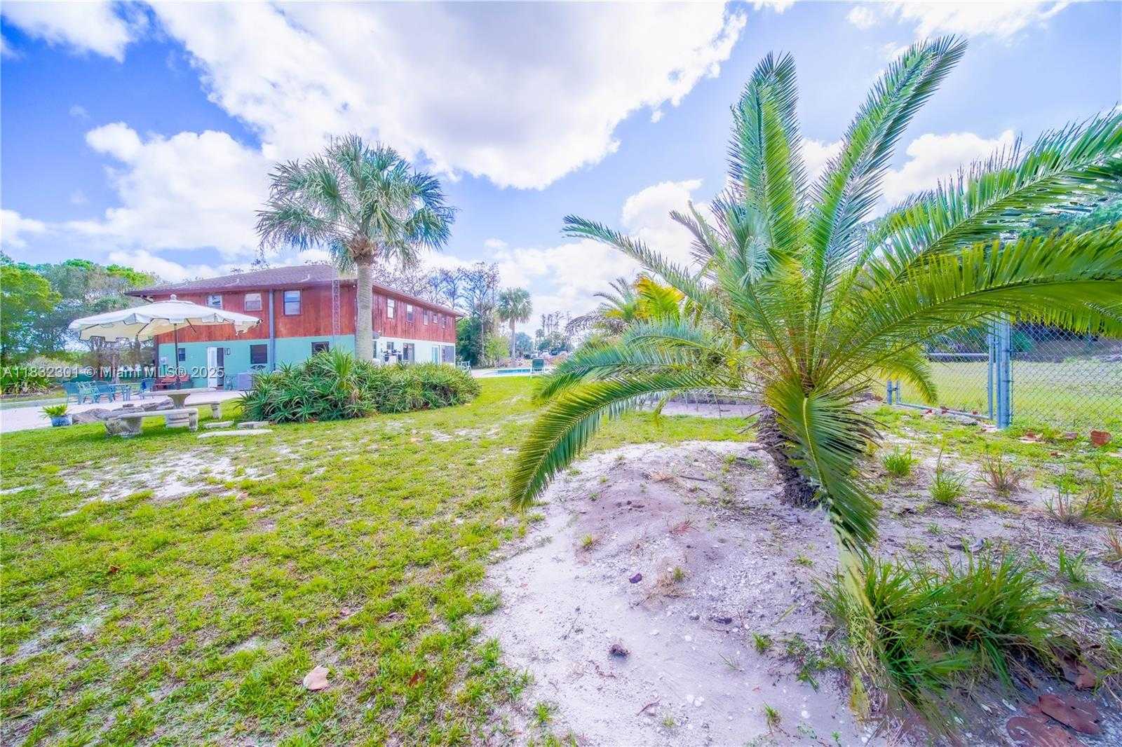 Small Image of 576 MARSHALL RD, West Palm Beach Number 81