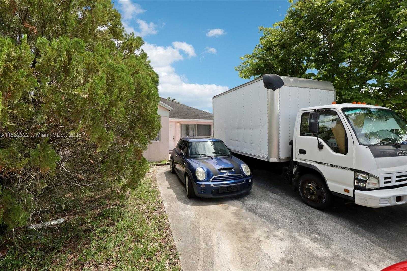Small Image of 3120 NORTH WEST 203RD TER, Miami Gardens Number 2
