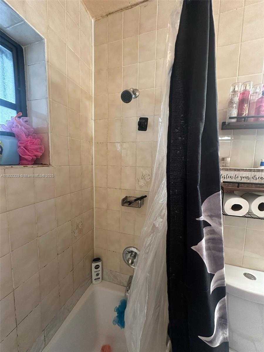 Small Image of 4465 EAST 8TH LN, Hialeah Number 11