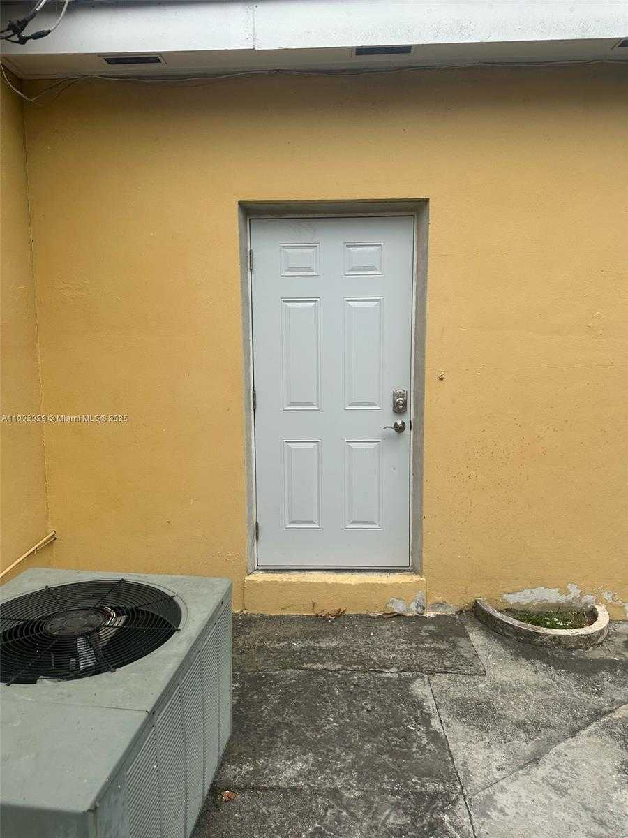 Small Image of 4465 EAST 8TH LN, Hialeah Number 4