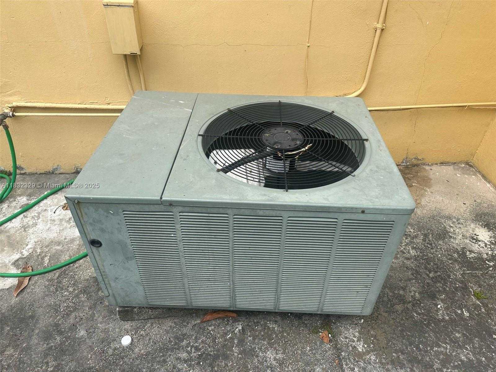Small Image of 4465 EAST 8TH LN, Hialeah Number 5