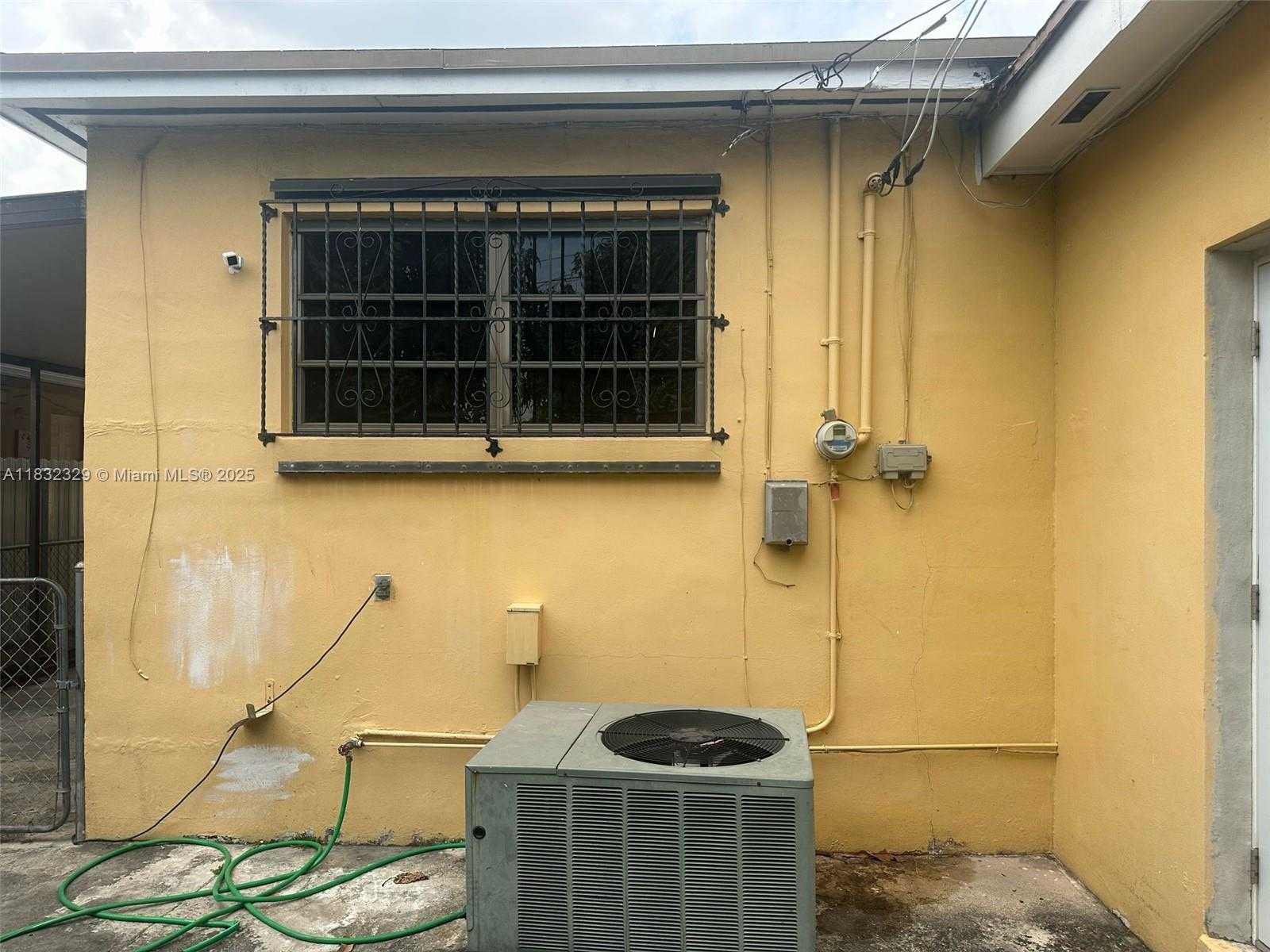 Small Image of 4465 EAST 8TH LN, Hialeah Number 7