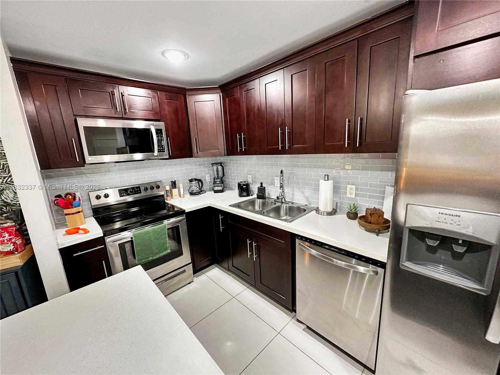 Small Image of 26167 SOUTH WEST 136TH CT, Homestead Number 6