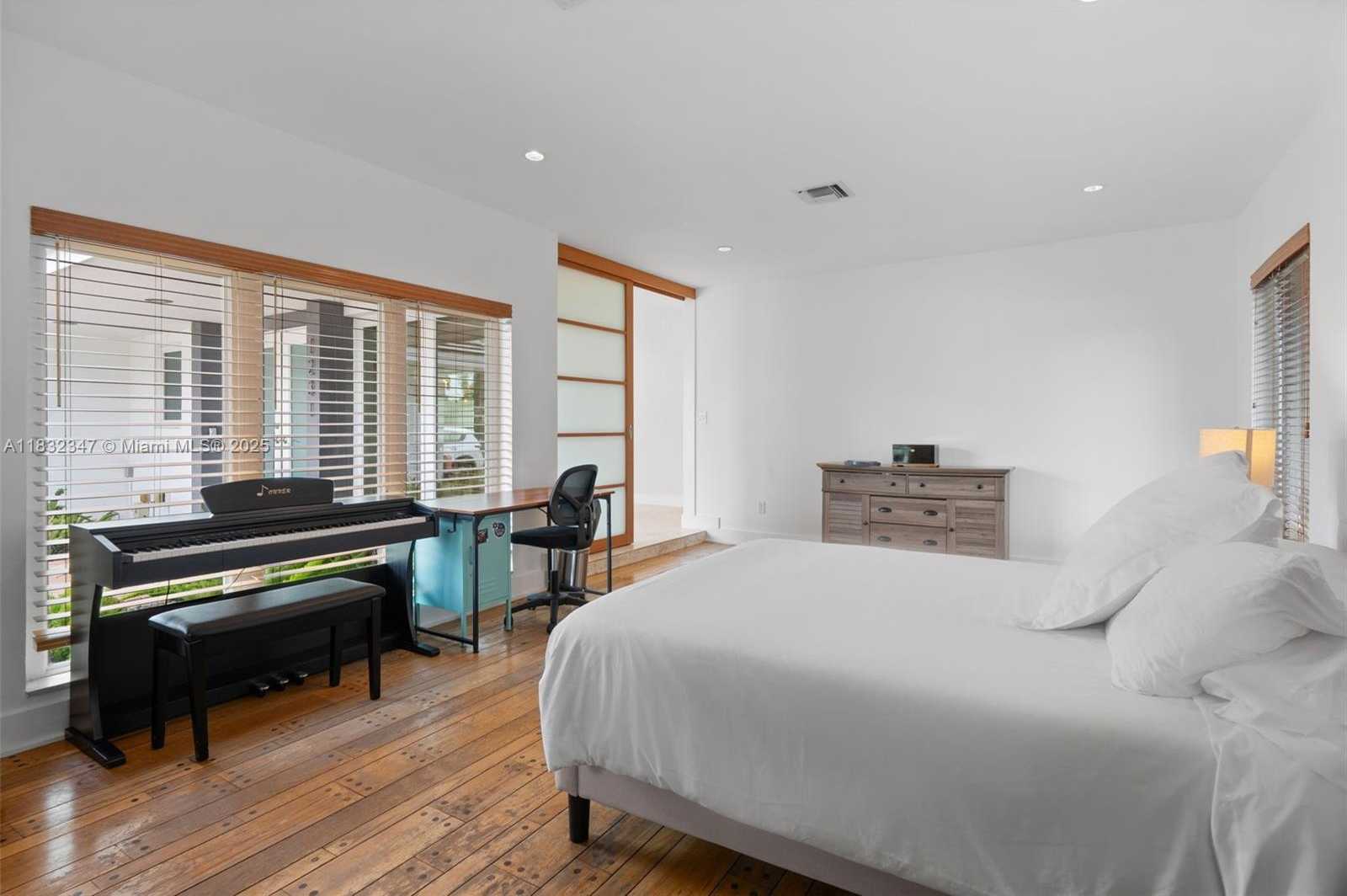 Small Image of 1231 96TH STREET, Bay Harbor Islands Number 27