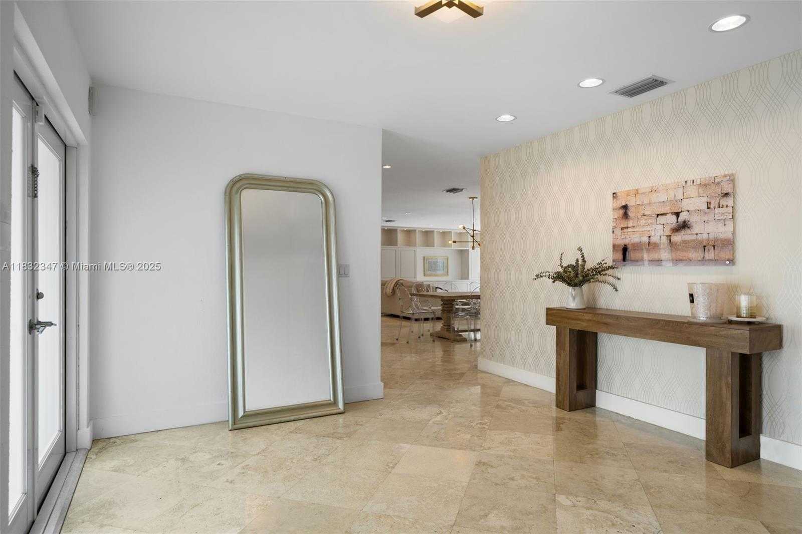 Small Image of 1231 96TH STREET, Bay Harbor Islands Number 4