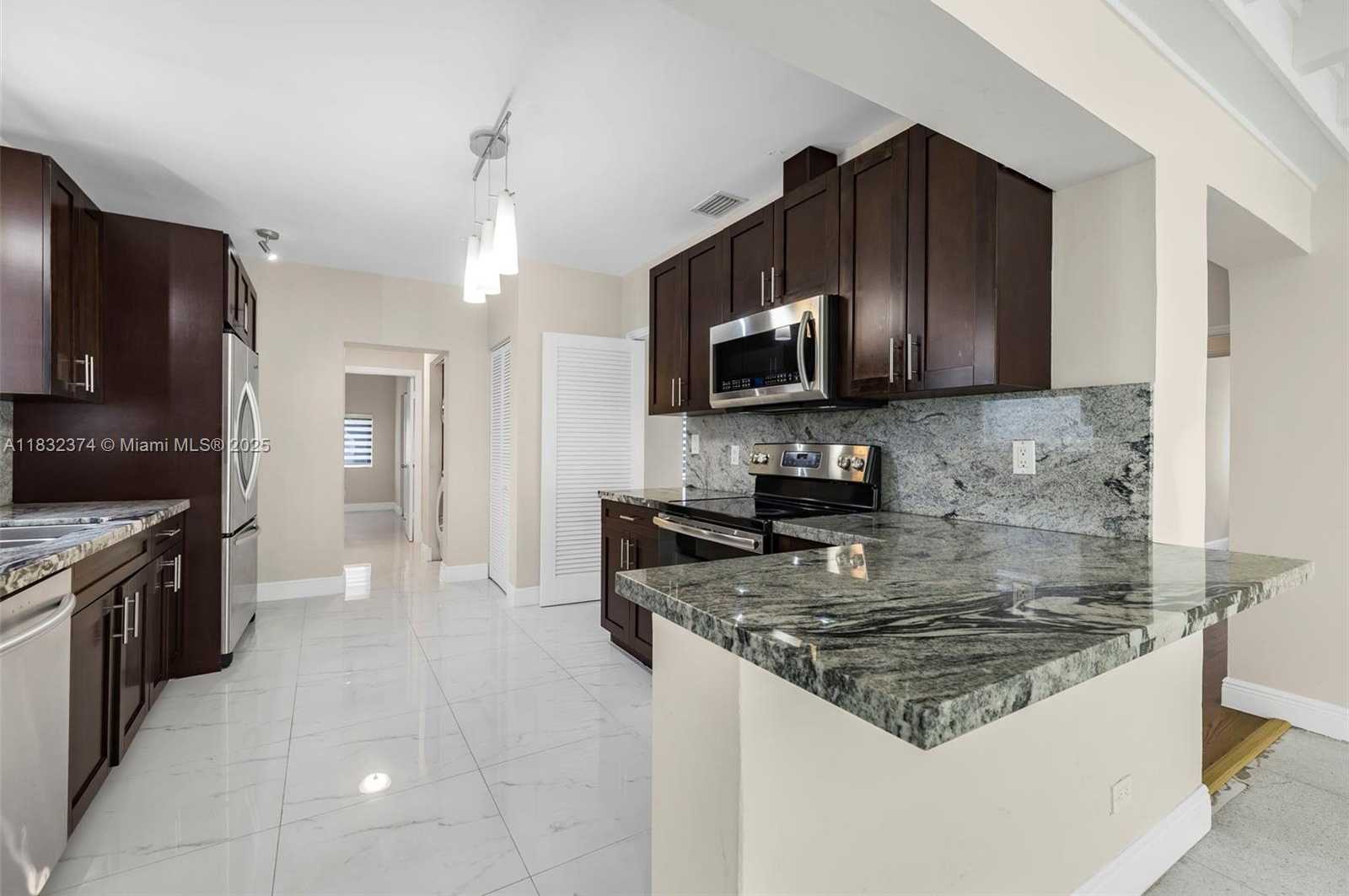 Small Image of 340 SOUTH WEST 25TH RD, Miami Number 15