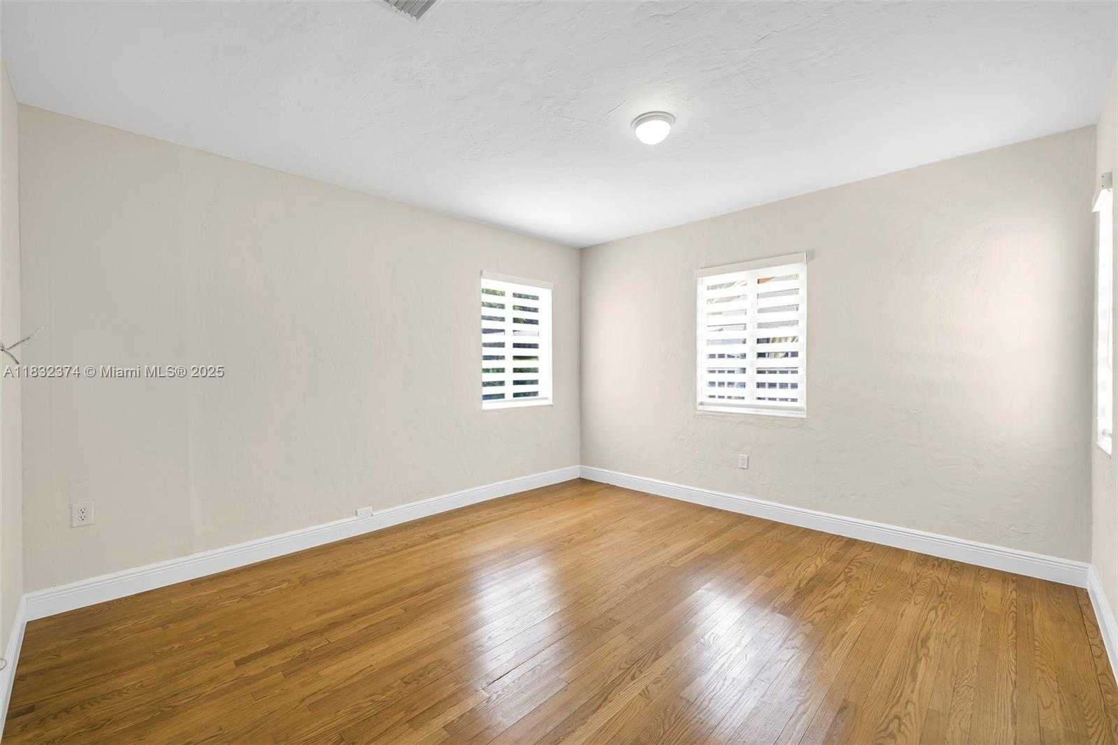 Small Image of 340 SOUTH WEST 25TH RD, Miami Number 19